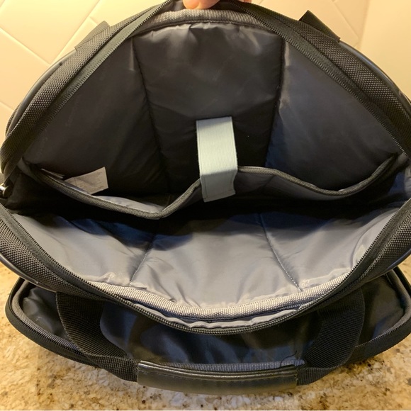 Samsonite black laptop bag with multiple compartments for all business needs. - Picture 2 of 6